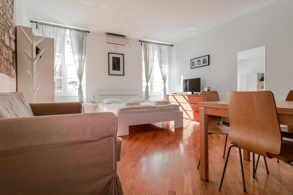 Apartments Artemus Music Pirano Esterno foto